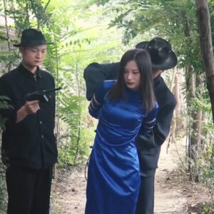 魔窟に陥った女