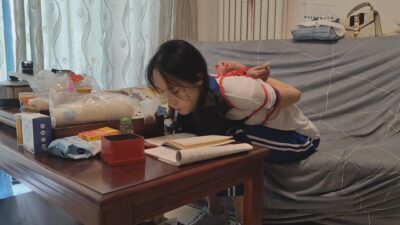 女子高生を懲らしめる