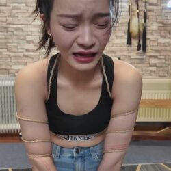 中国緊縛の限界に挑む洛洛(一)