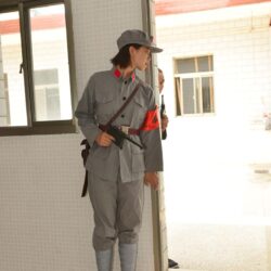 赤軍女戦士 厳文